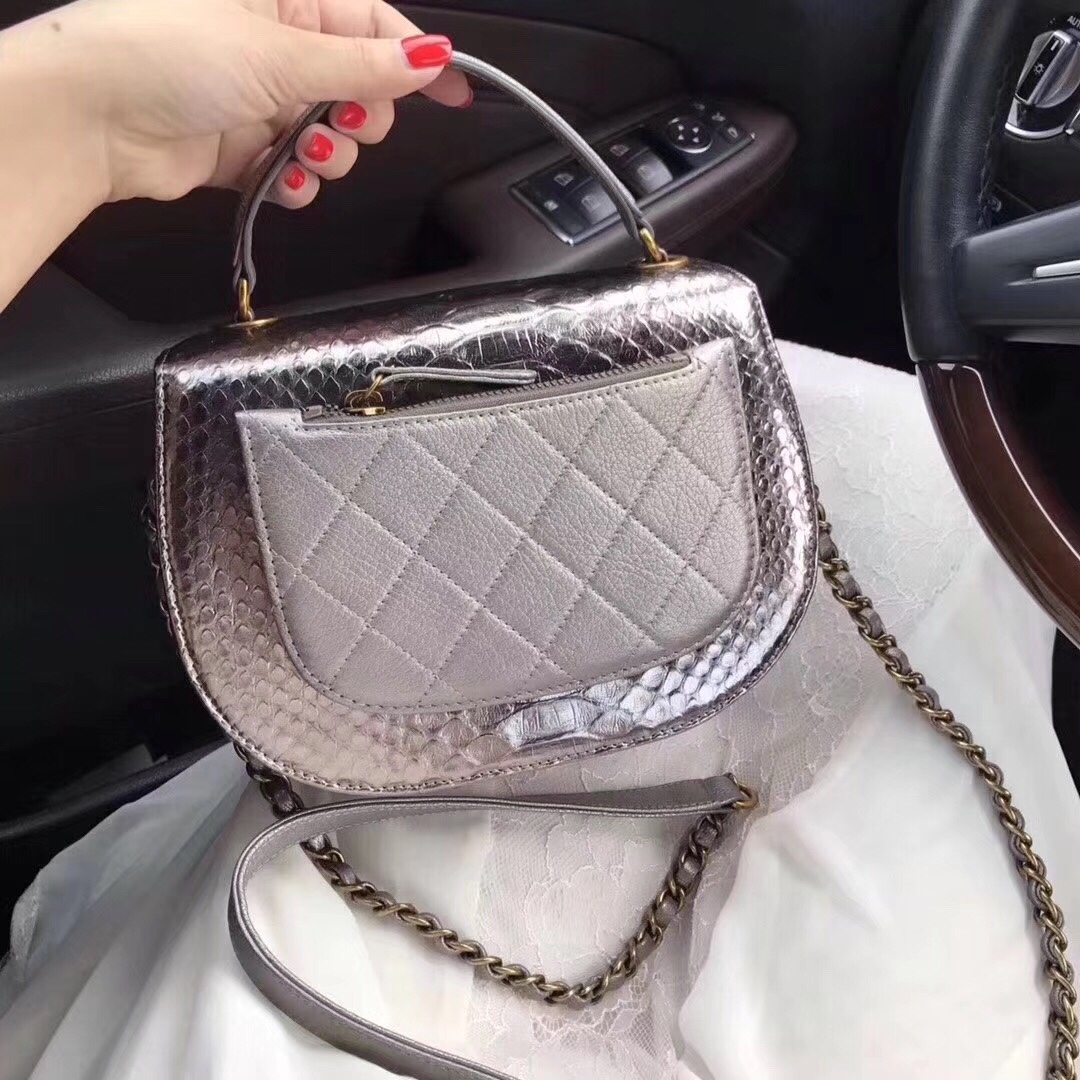 z798438132924_4977c1cd182507ab16f3a34761527b32