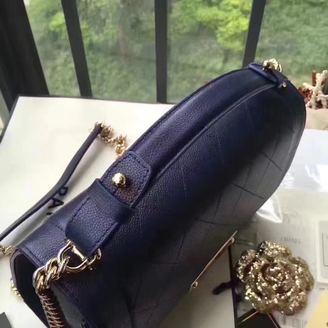 z798438924239_6b9310a2a338350140fb66070638bc84