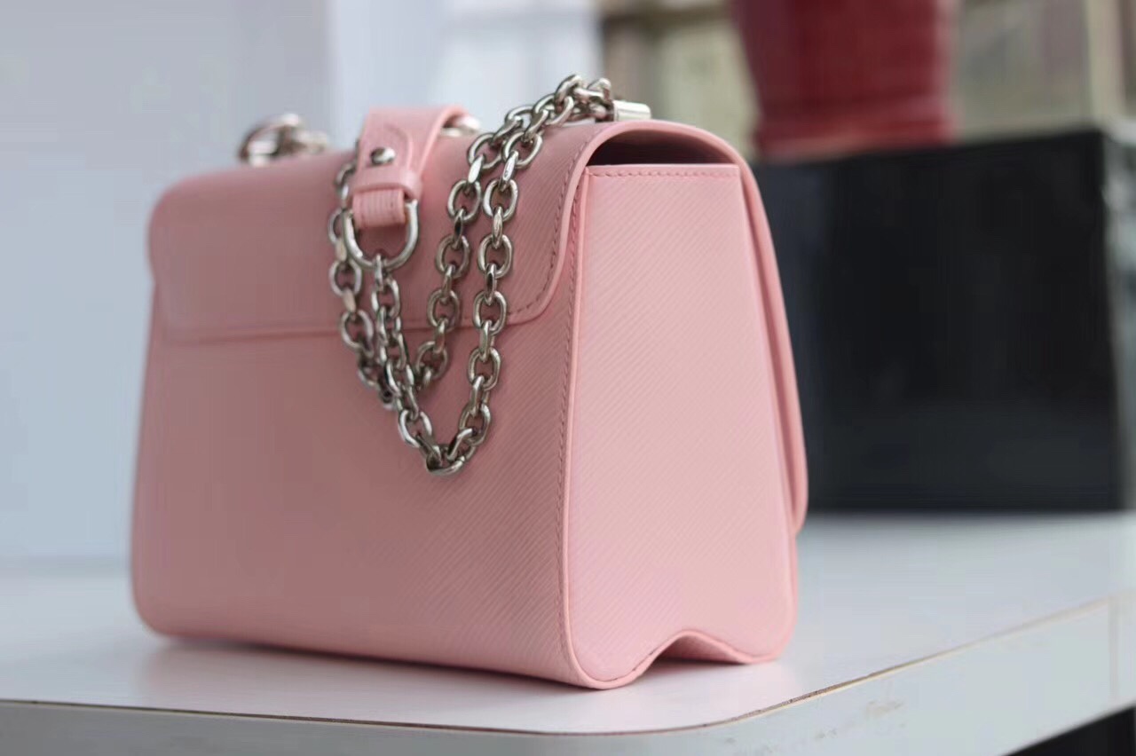 z804786816111_f4d171196277c8112f657fe68cf6bd20