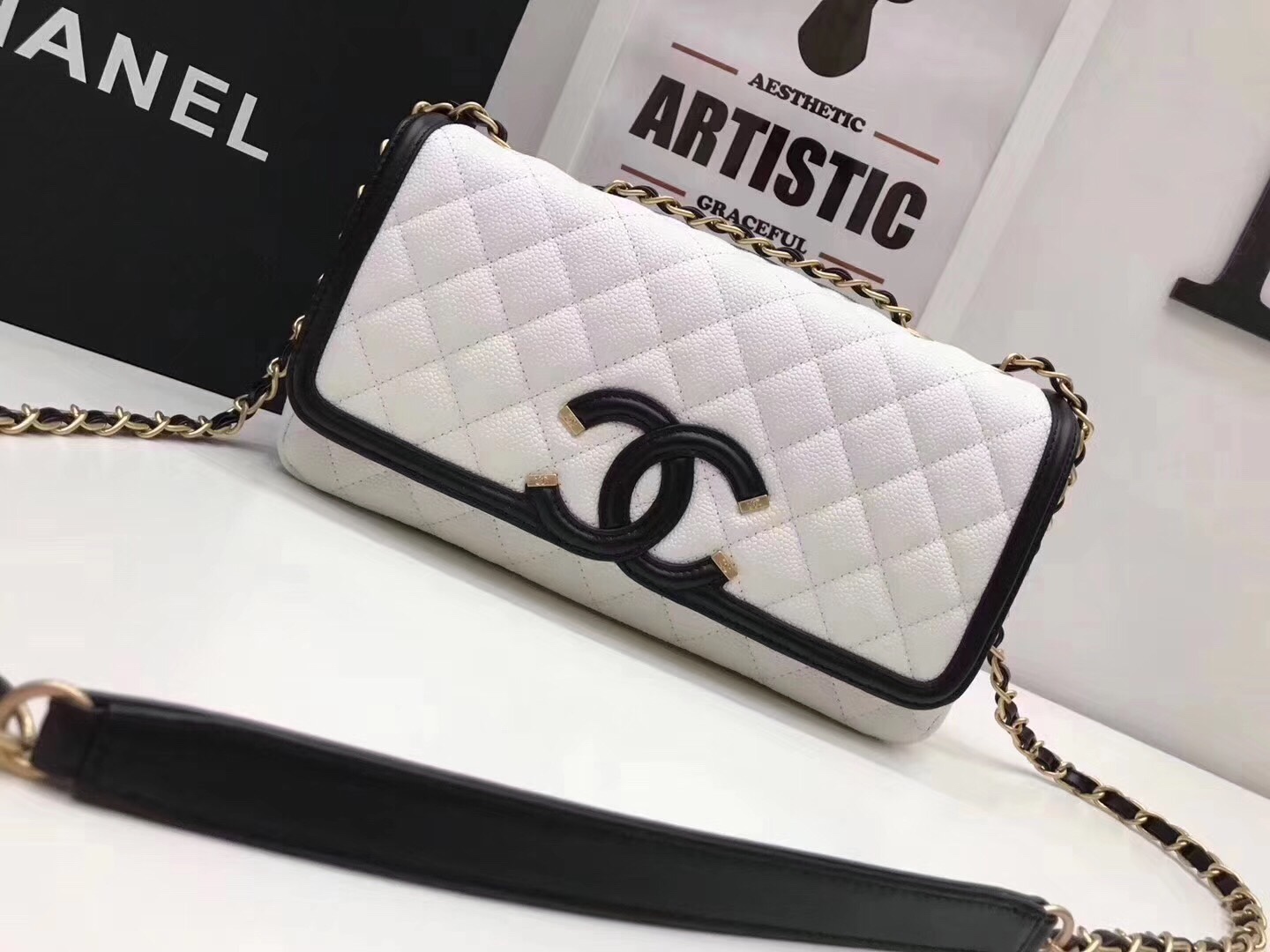 z811650776975_328cb279e2b44d387dac4a0a639385a7