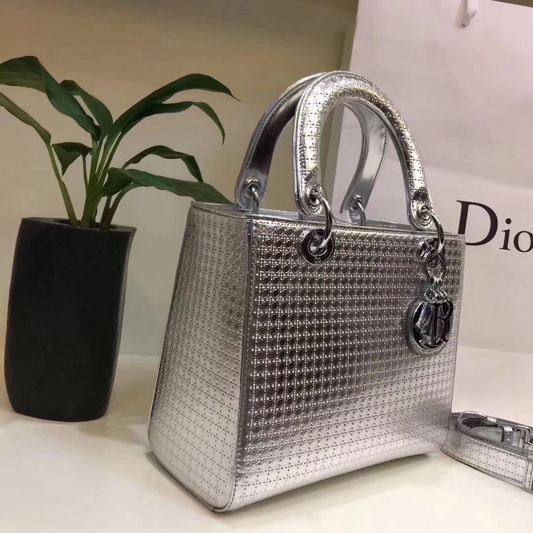 z818752070660_f4962f5e369deebef6d3e8e5becb01e4