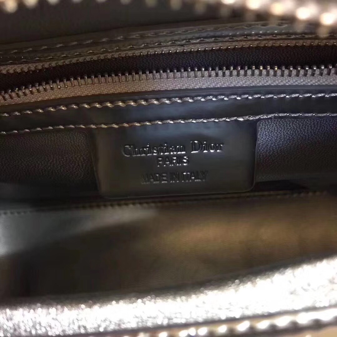 z818752080024_a6f227106bcd86c0a75410f5d41cd7db