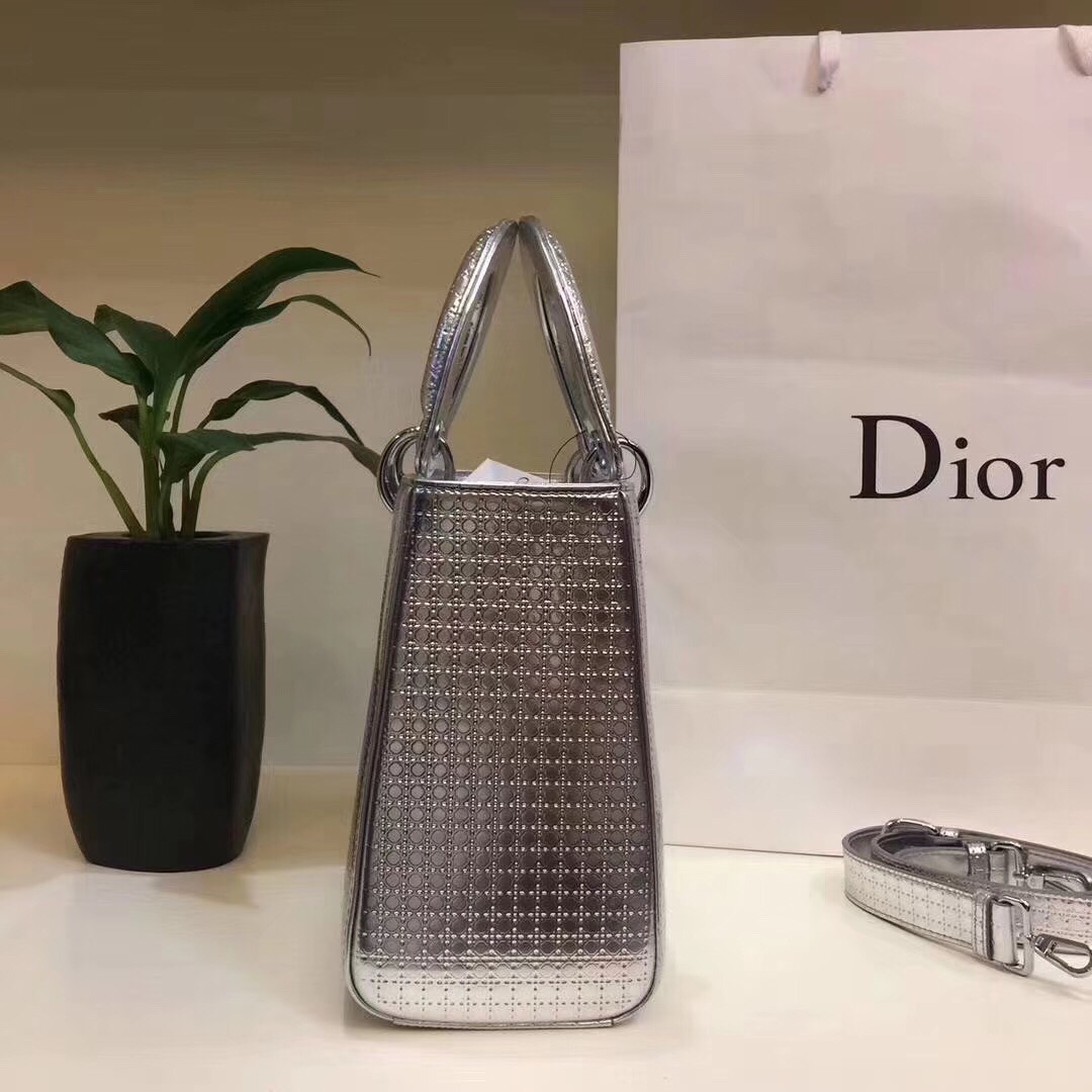 z818752098633_80620a35388a8782cc6d8dd5c3d3d321