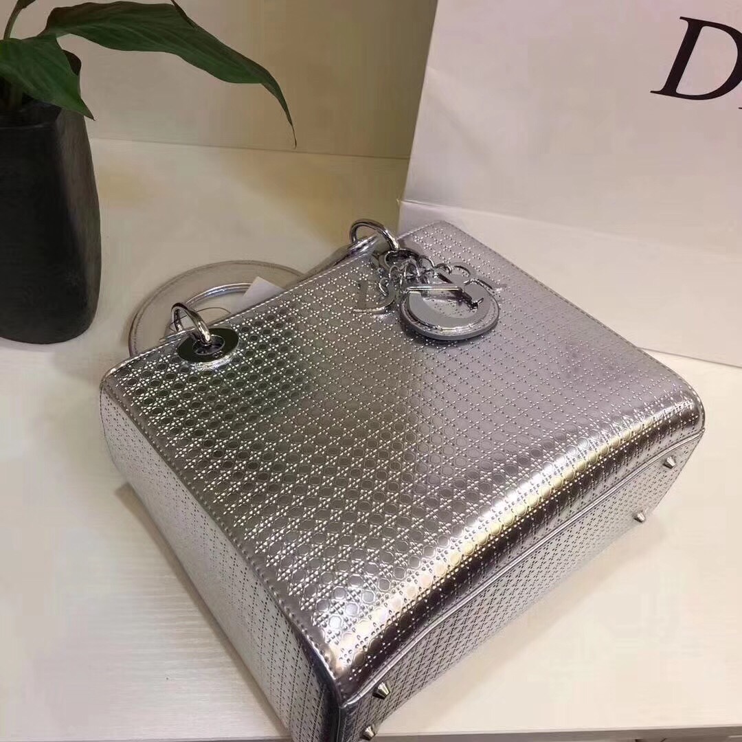 z818752104208_6da7213ec0cb813a900c3ca7b78403fb