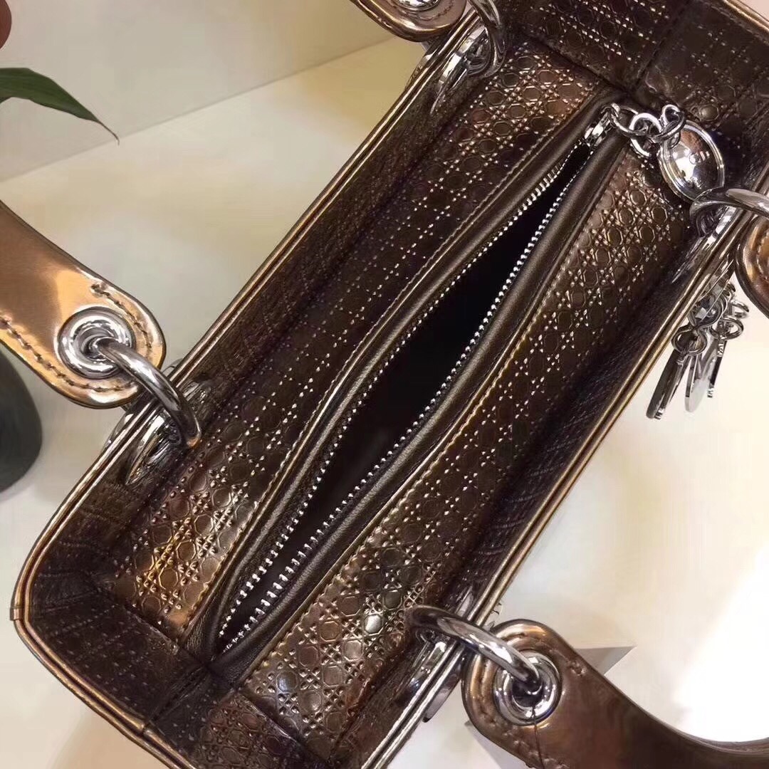 z818752111589_19286546ecb3937acdfa9c408af9d347