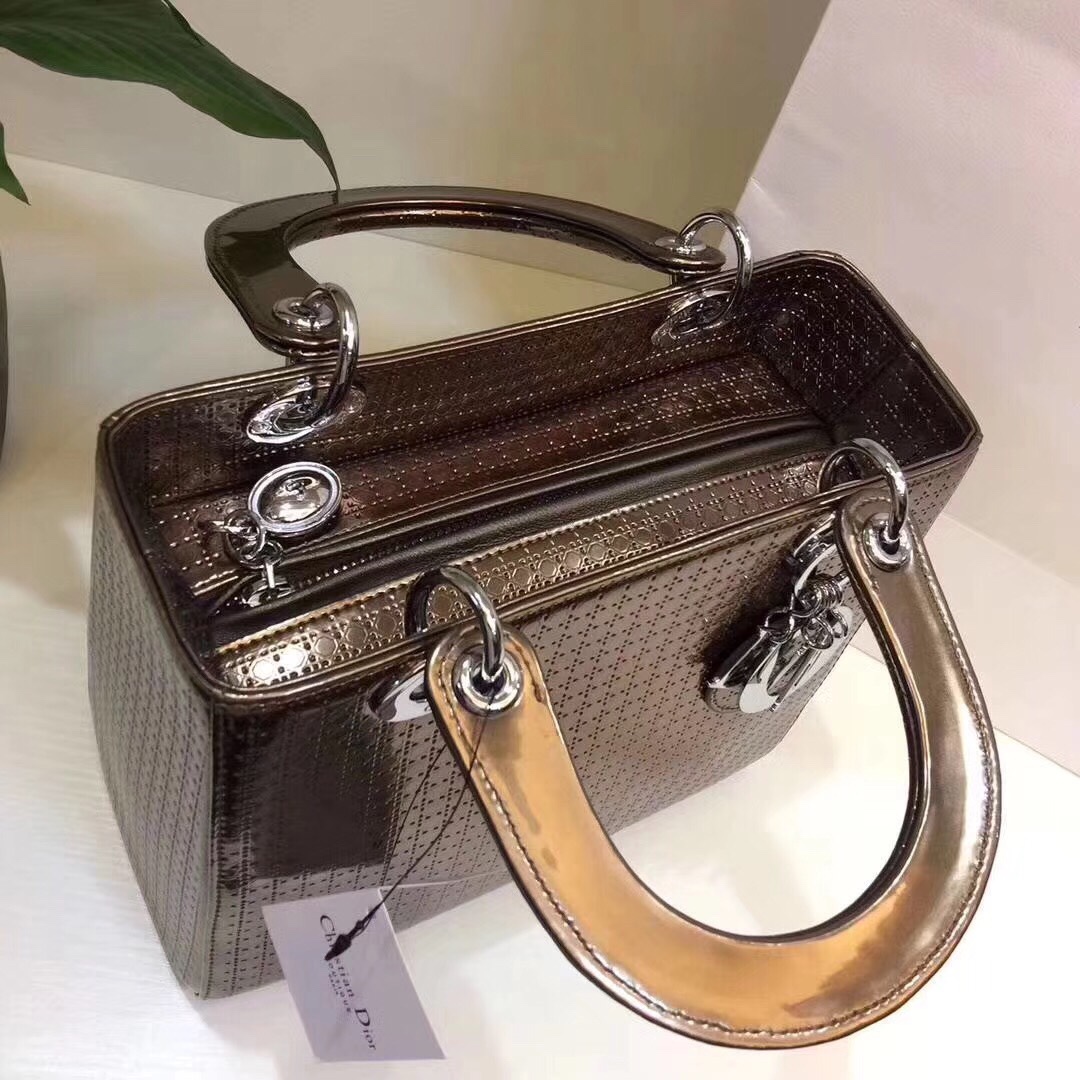 z818752120306_bc10b005935c376081370156fbf9bc3d