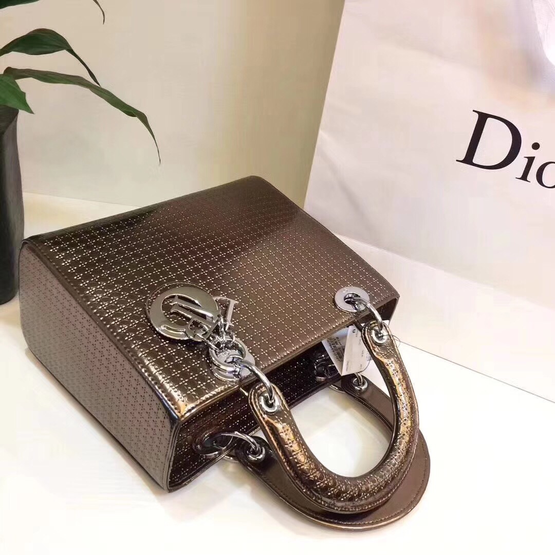 z818752131584_f703823bf49893f04ed153a0c1bdae0a