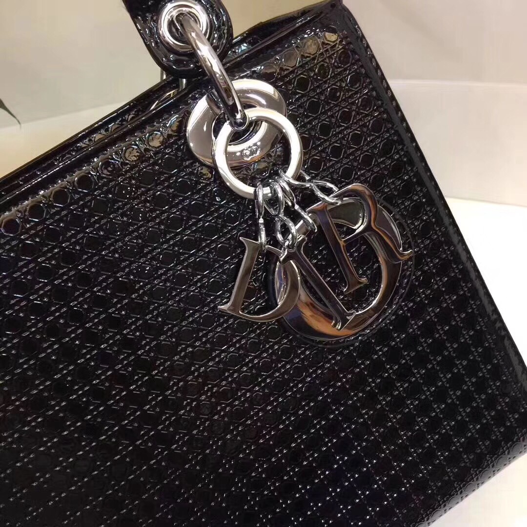 z818752158740_77f18d13be4e4f0eeaca6629c3b4871d