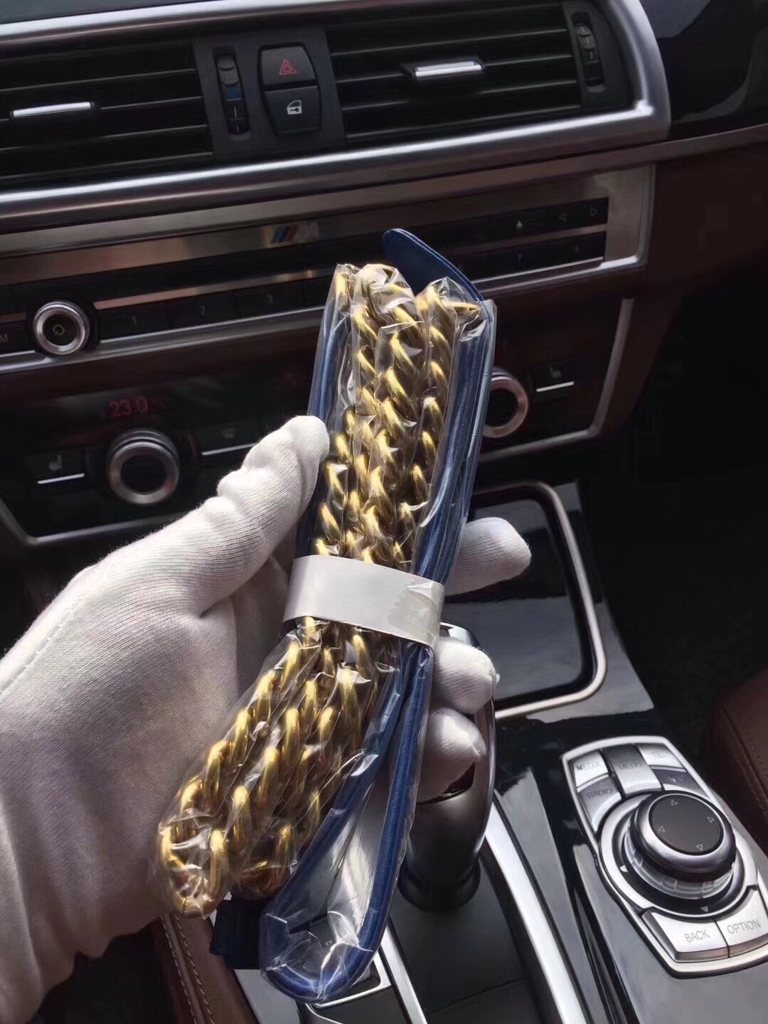 z822321962552_4a4e69d15102bed75c32bd1088090a31