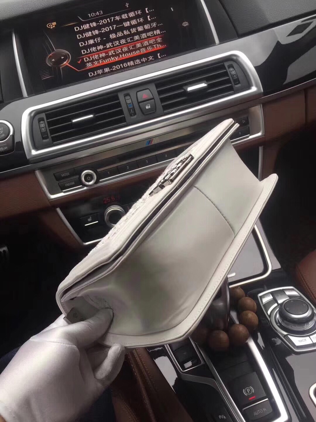 z834971637892_fbe09e73f882de3152d158fa059853a1