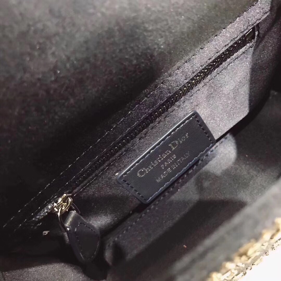 z835880464452_00b74943a5196788a7dcc84d8536b9a1