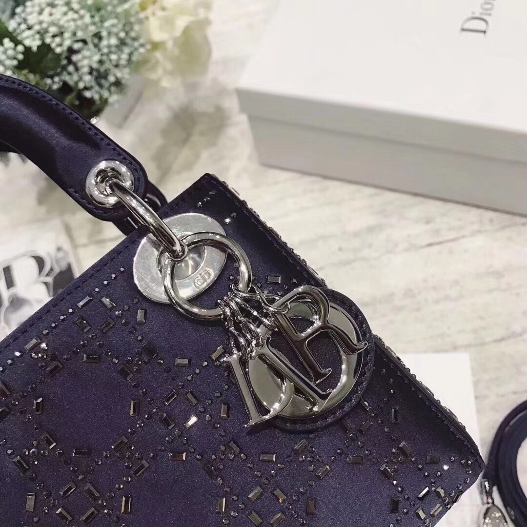 z835880474014_5a0850d8f4320617936955beb7d1c1e9