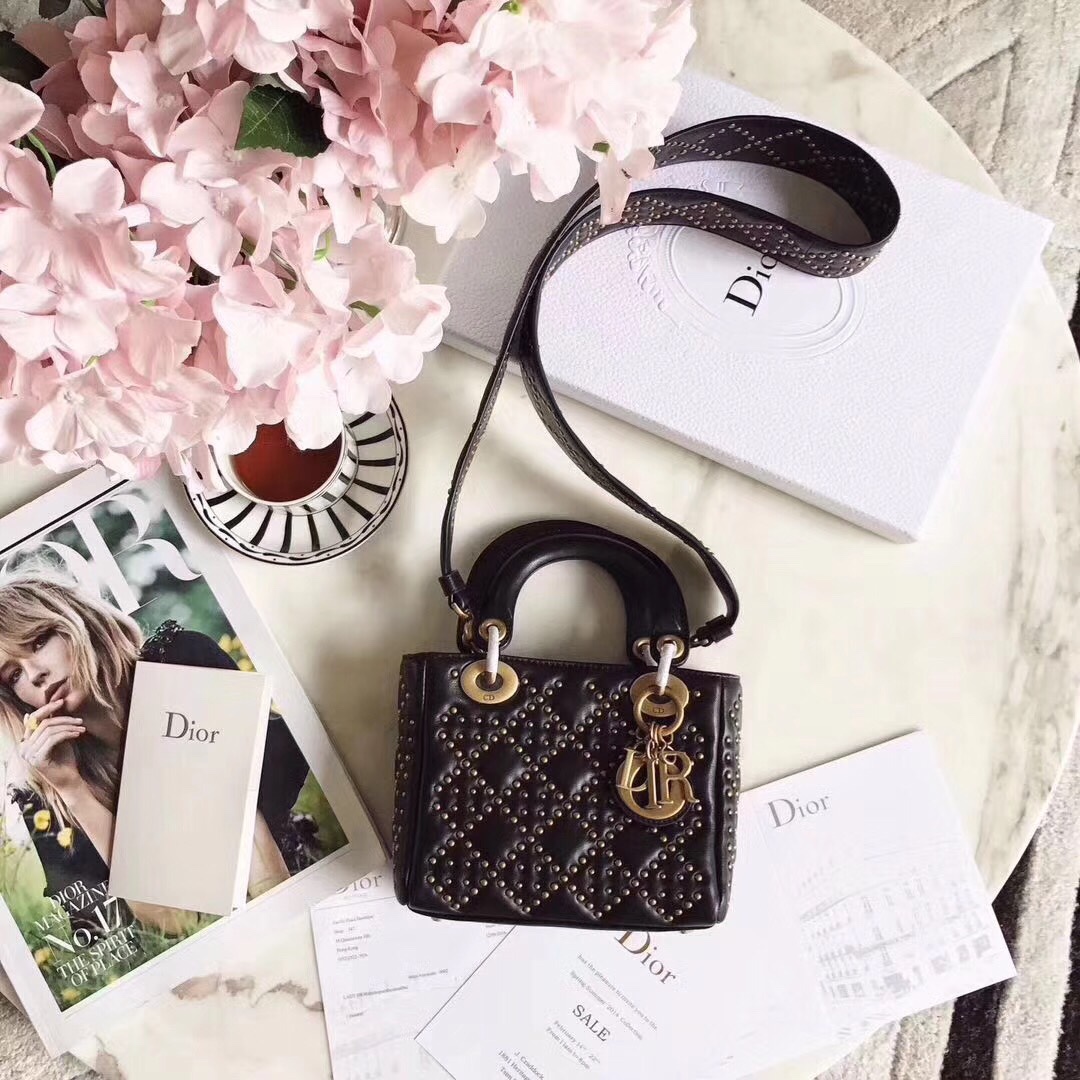 z835880490345_b96c3d18ba3683251b524c388cca15b9