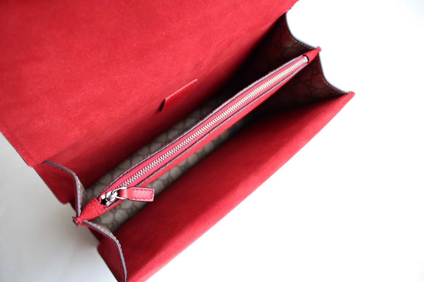 z837027163330_2cab95ef3f33323bd9d3ca96e2f51e84