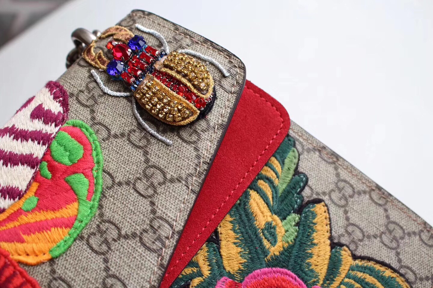 z837027240038_31877545845e1caeec8a27c5e6721192