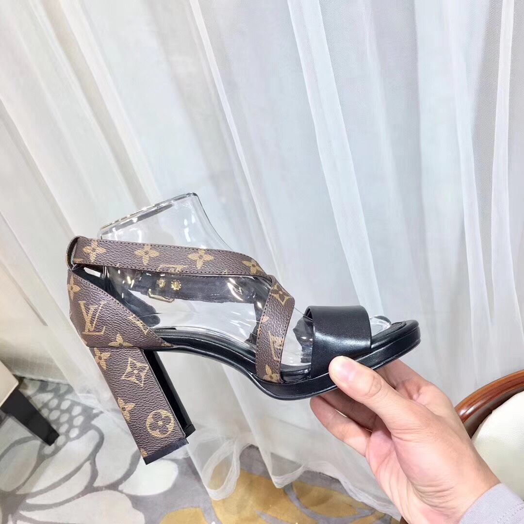 z925640555536_b8832057ebd4397ad389a3c093bb59e4