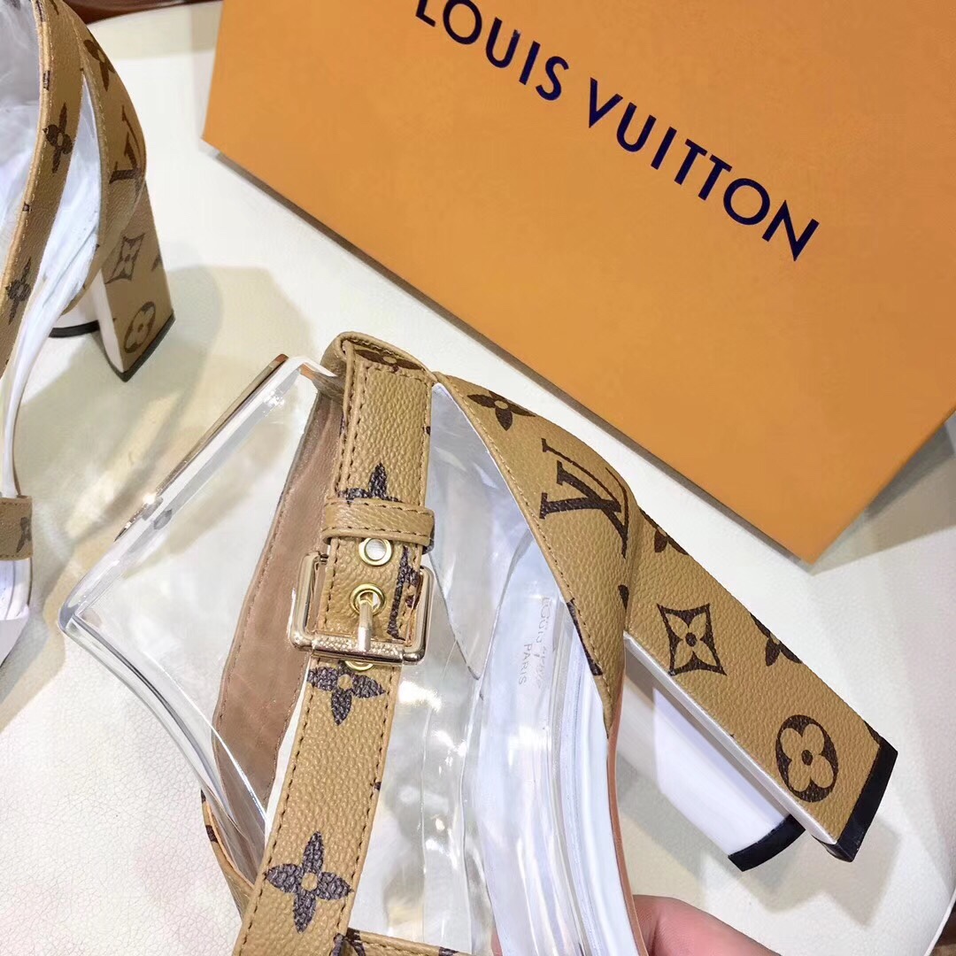 z926605717020_b8279e27dcf902a38bf18498a1240110