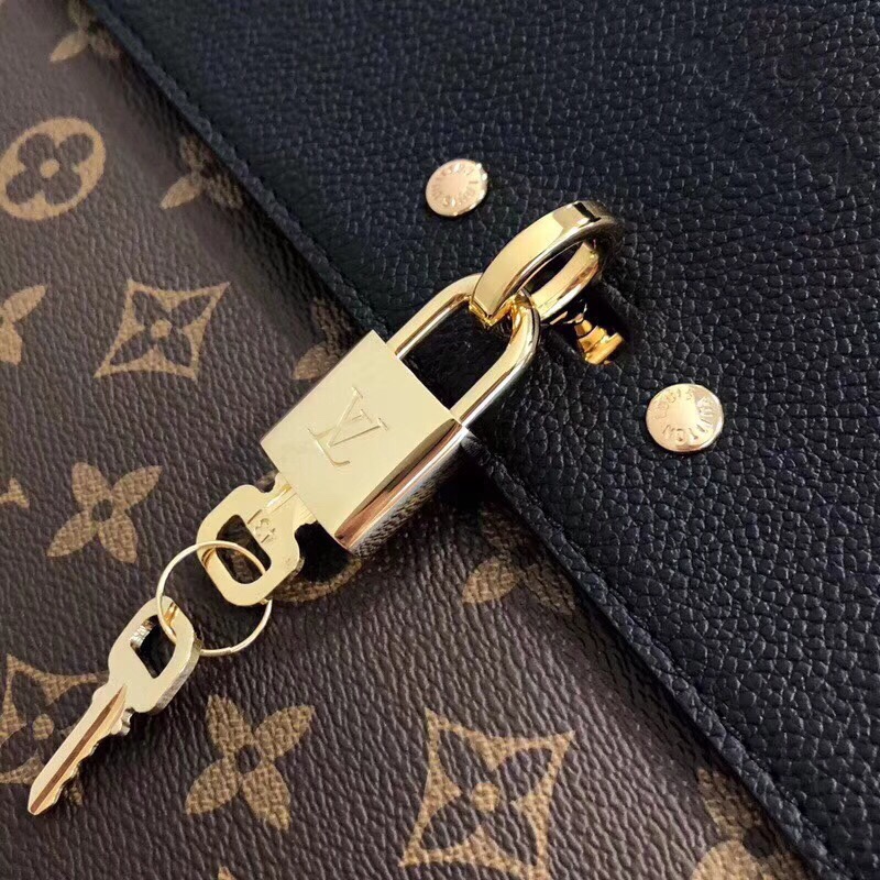 z939494338386_b8c0ec271c71a6bf46293fb73f92fa10