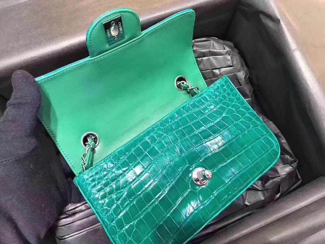 z945141110331_8fe0d0ff06d60d138680ab8024ee21f8