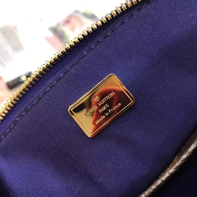 z939494706821_aec3a5ddef65da1fa063d7226710b7ed