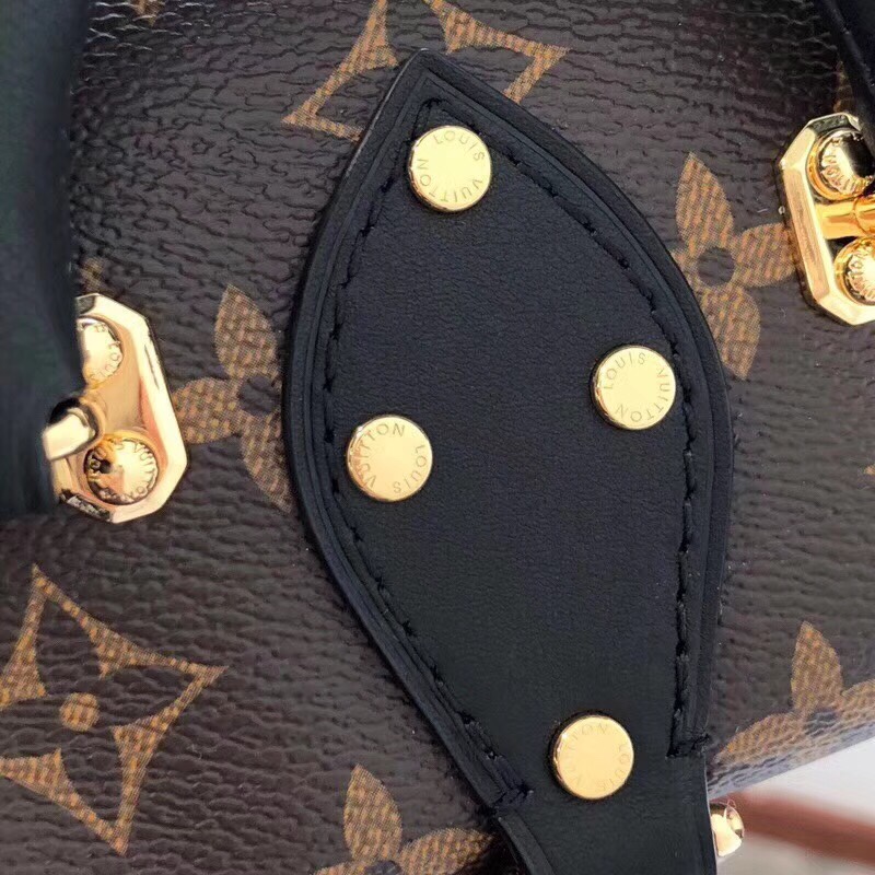 z939494716619_5a83f4a6f6fef40b692ea31096e7bf56