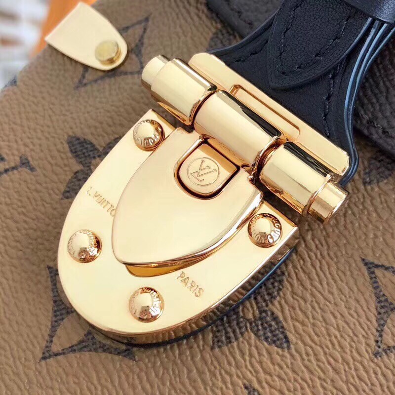 z939494717199_0a4750bf4f6efbf040dd5b0f2671e179