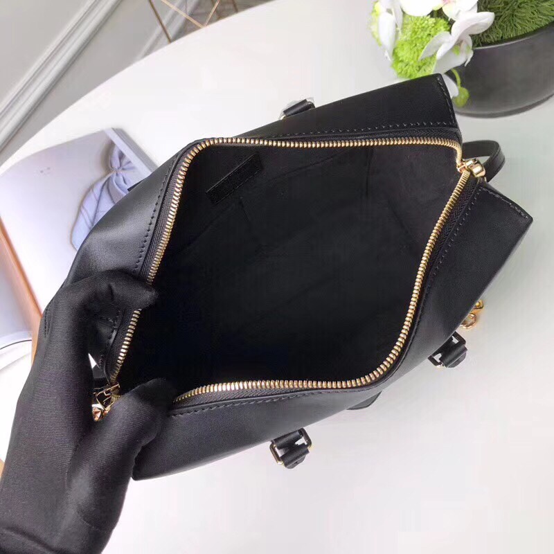 z939755608422_76f6caae92c7ce13cd8c5a054e12045f