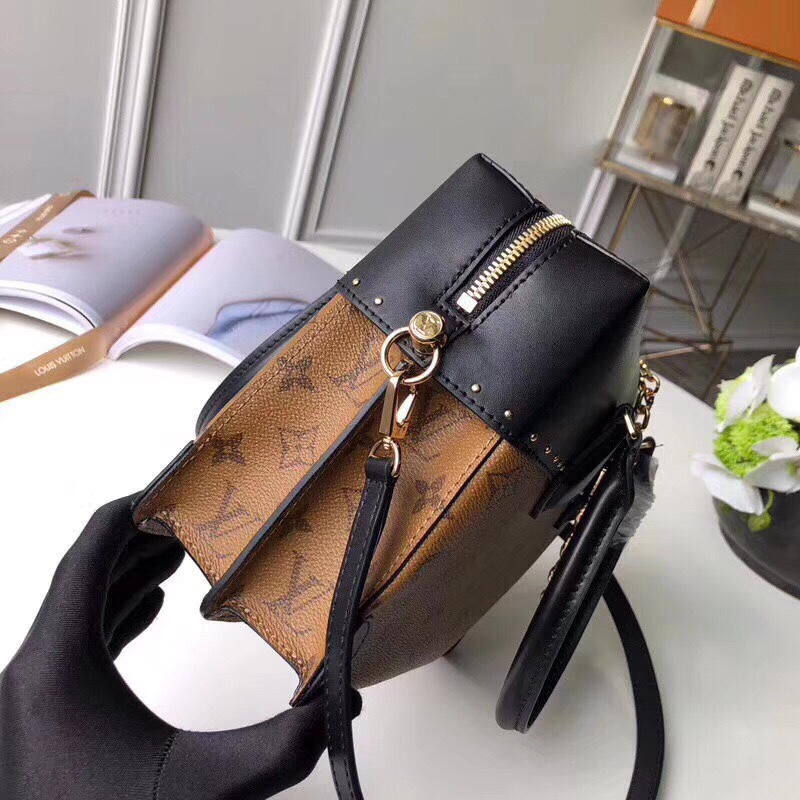 z939755627116_f8d9dd5b7815957a755d58760eab6127