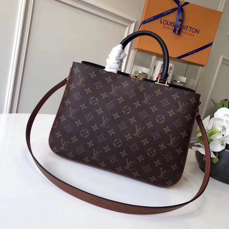 z939755698811_39996b5805f37764485a089d7d35bbae