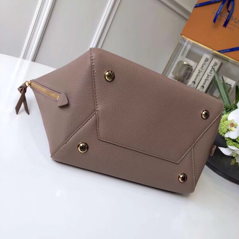 z939756556215_04beb8f3ee4bb7f5bceff34c4fbe0bab