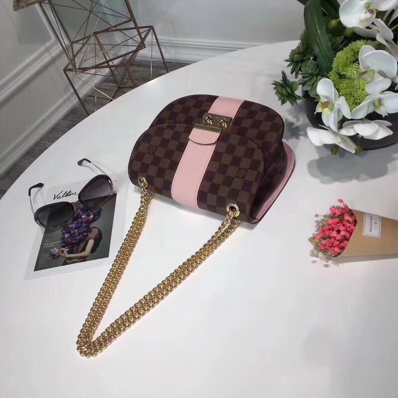 z939759596728_209220bc92ac7f711756184a6549698d