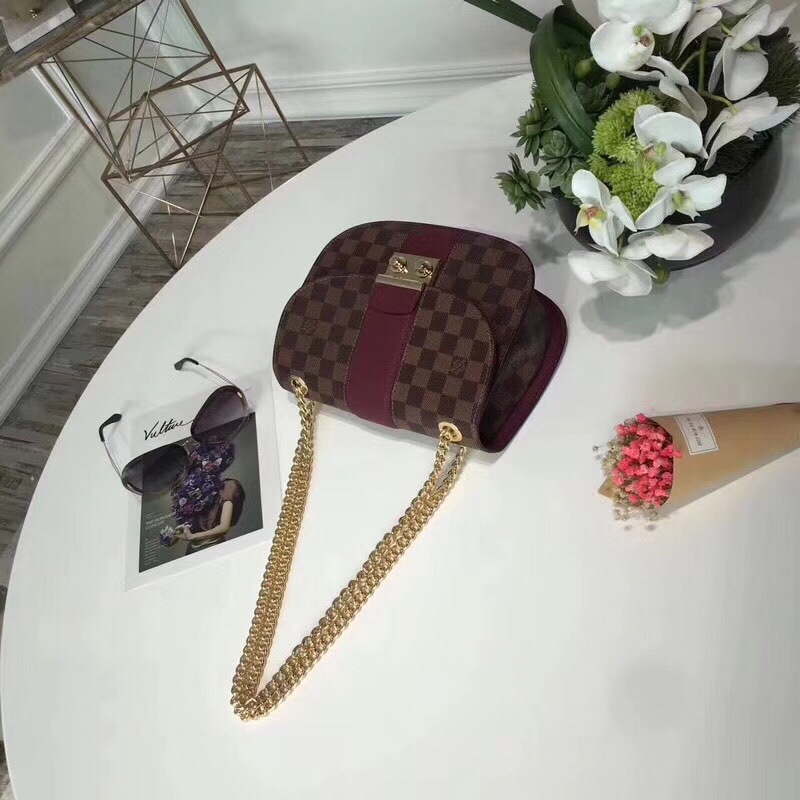 z939759619710_e8c59bce4e751f628bdb5840a72067de