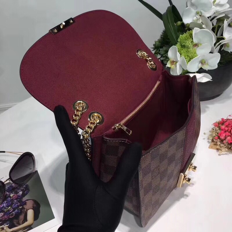 z939759620072_ca46f335f70244ea6335bd281364d85e