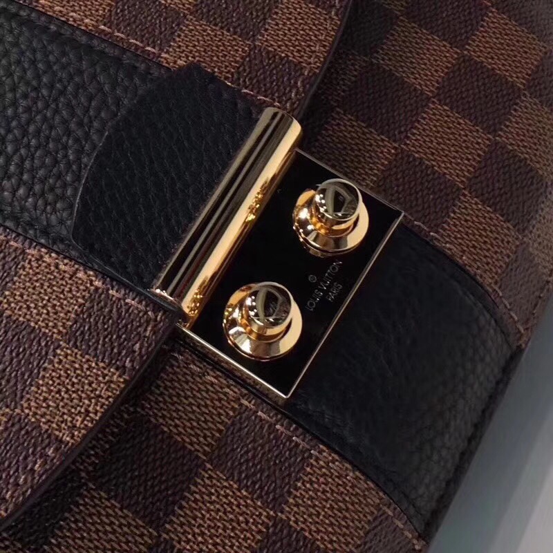 z939759636110_15083301dd7defcd87a7988e5d1c2756