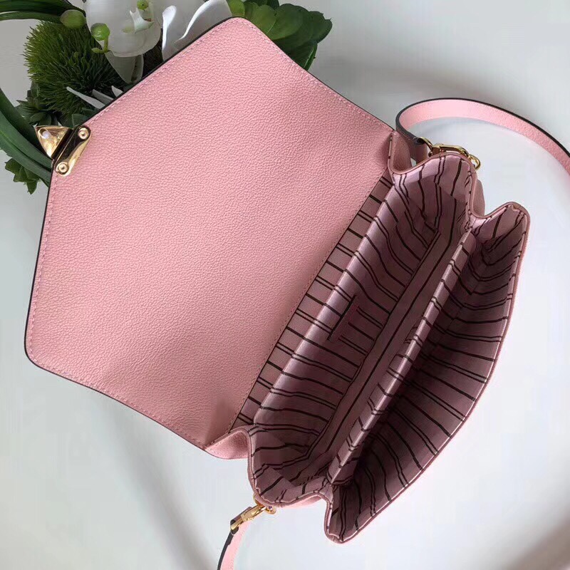 z939759666884_0178f8716a11ae68d6de58841ba238a8