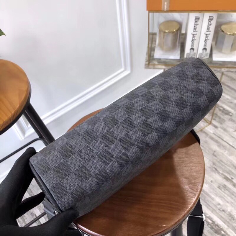 z944341682648_713177f99977f87845ca398af4e40880