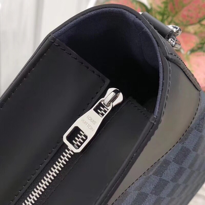 z944341893857_edbc9585587c8f29f64aa034511e6147