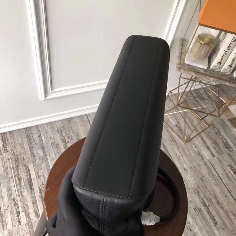 z944342184166_84903e061492d9ea22ed69b6a6cbeb45