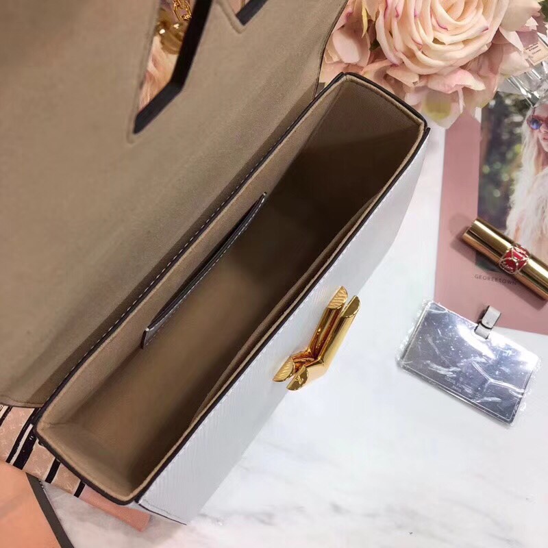 z945141093802_dd66fb7729944295fbe3f0f3a5015286