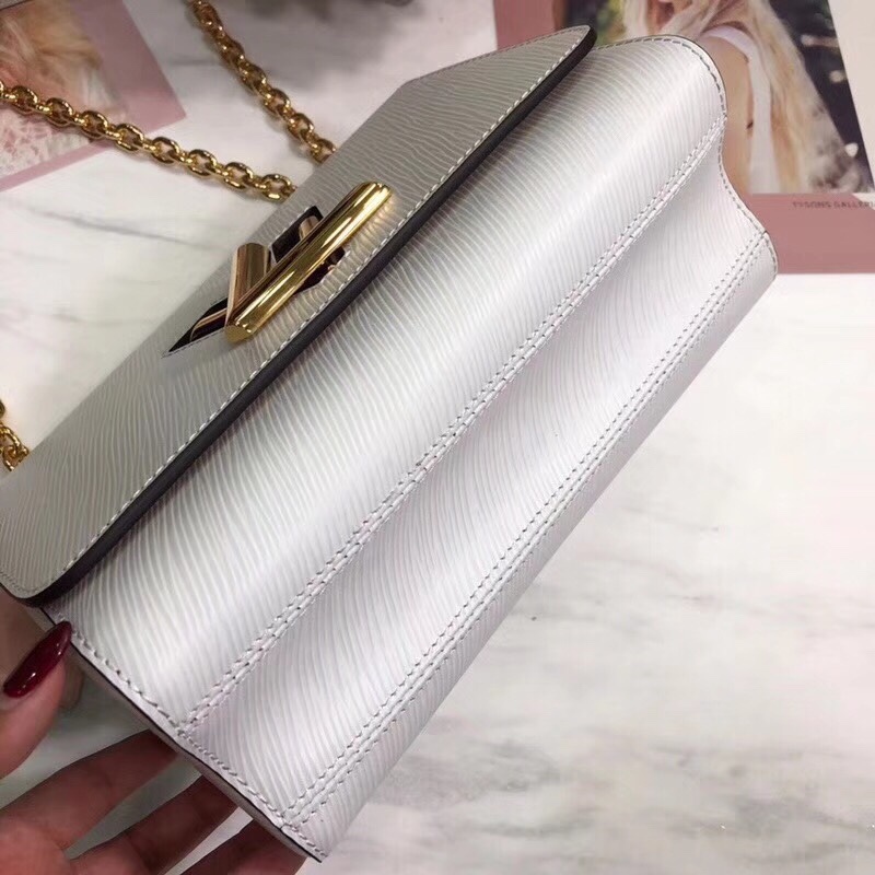 z945141095476_30550a8f24c97dcf1d16a80df947050b