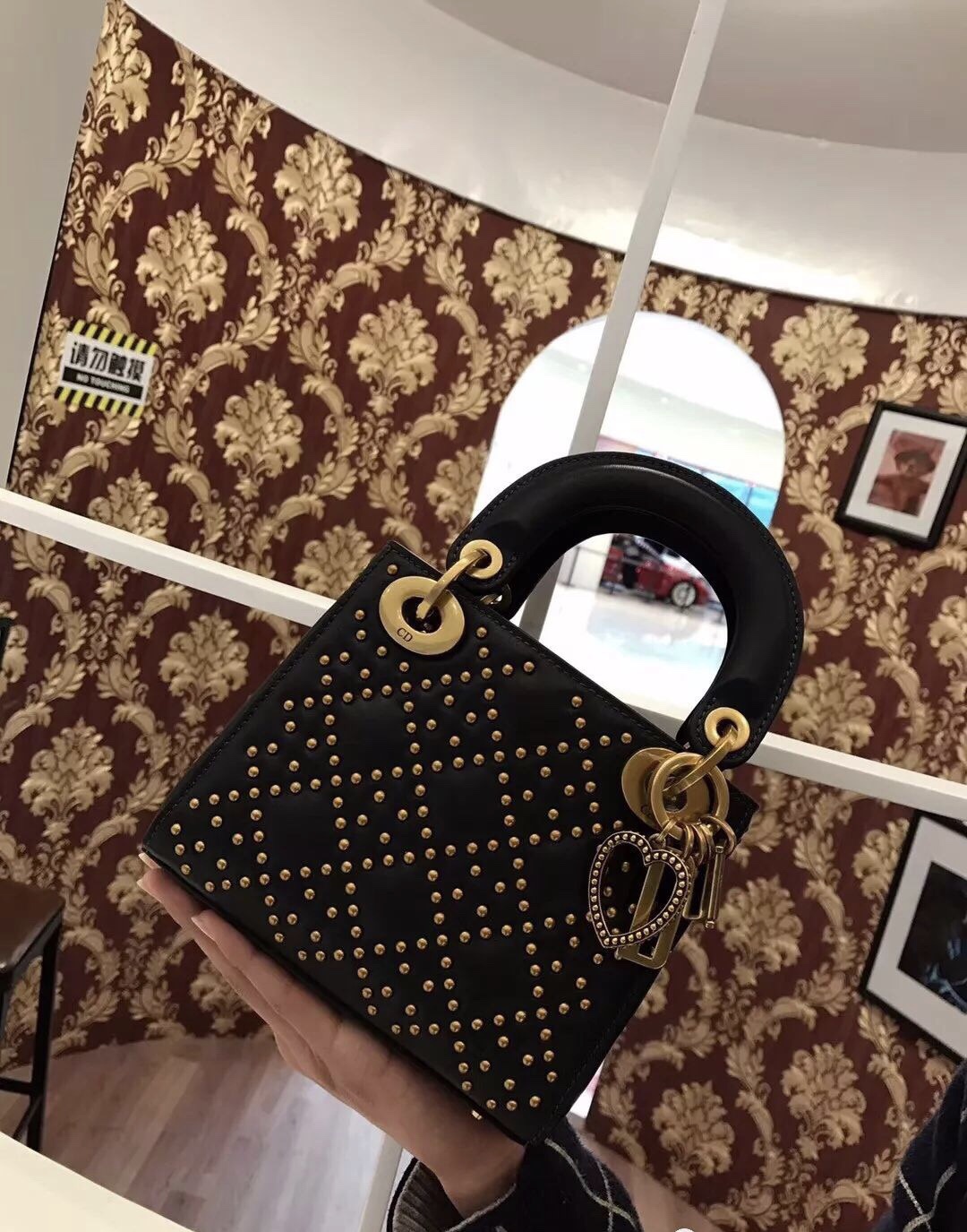 z946186445631_114091a5b23d5c956634954825b34be0