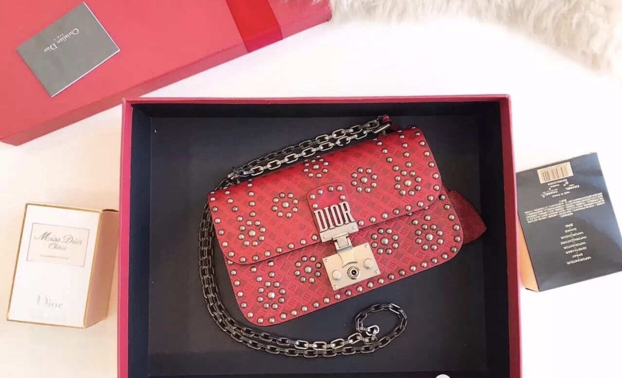 z946186470244_3aed5c10f50a8b8788569555fb8bed8c