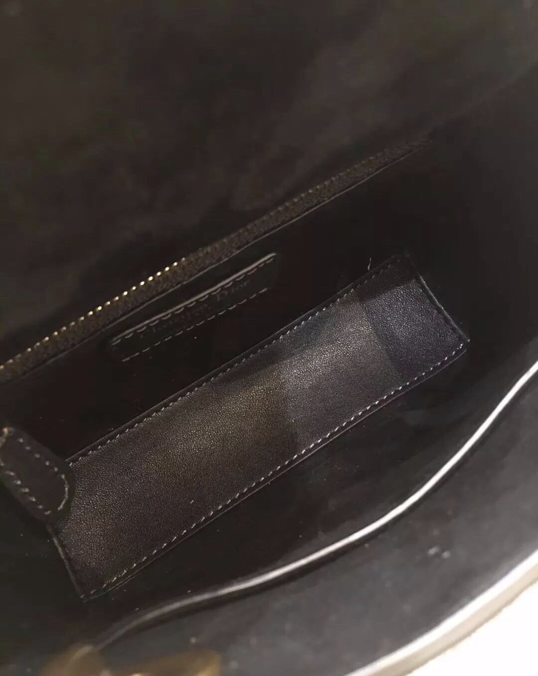 z946186551795_51755167d3e0103a607a9e059013e284