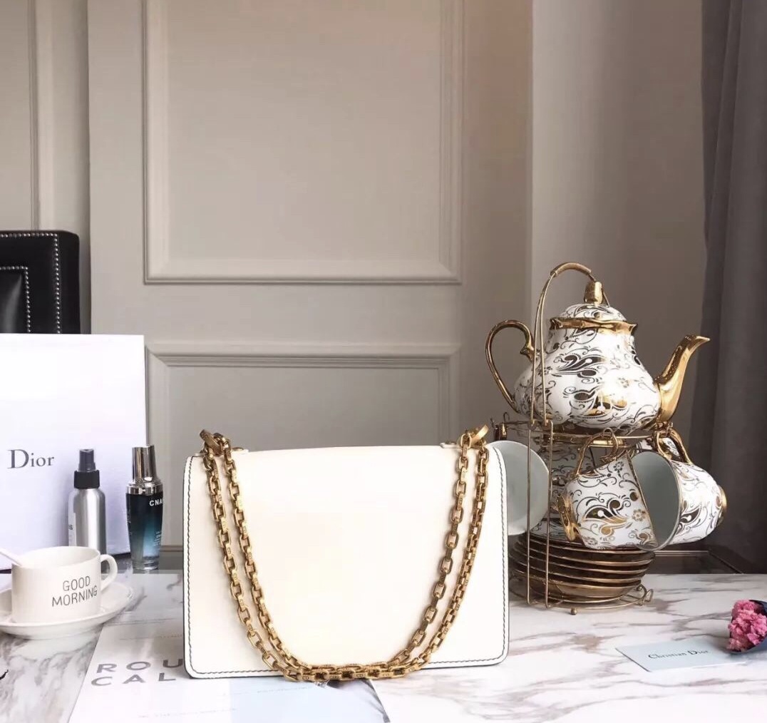 z946186553714_931002513f966ad92fae107dce6c8145