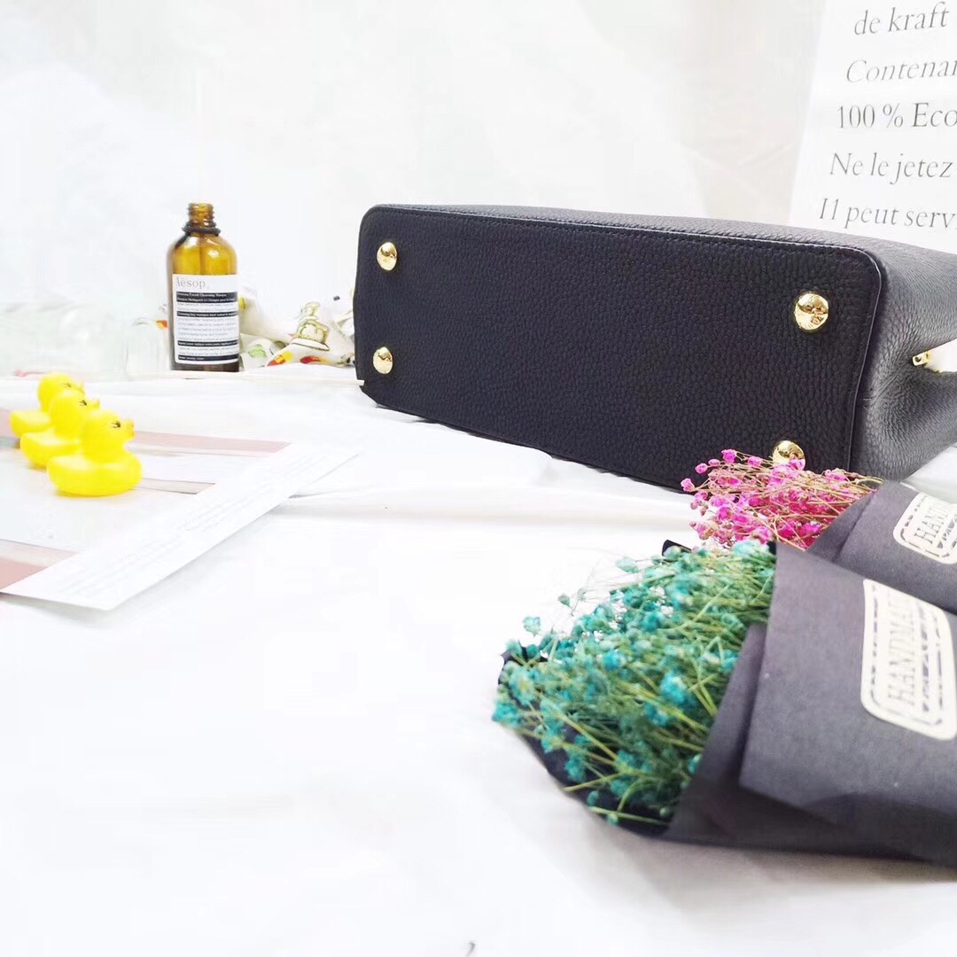 z874334002815_fee6988447eef96414180672f6e3a89c