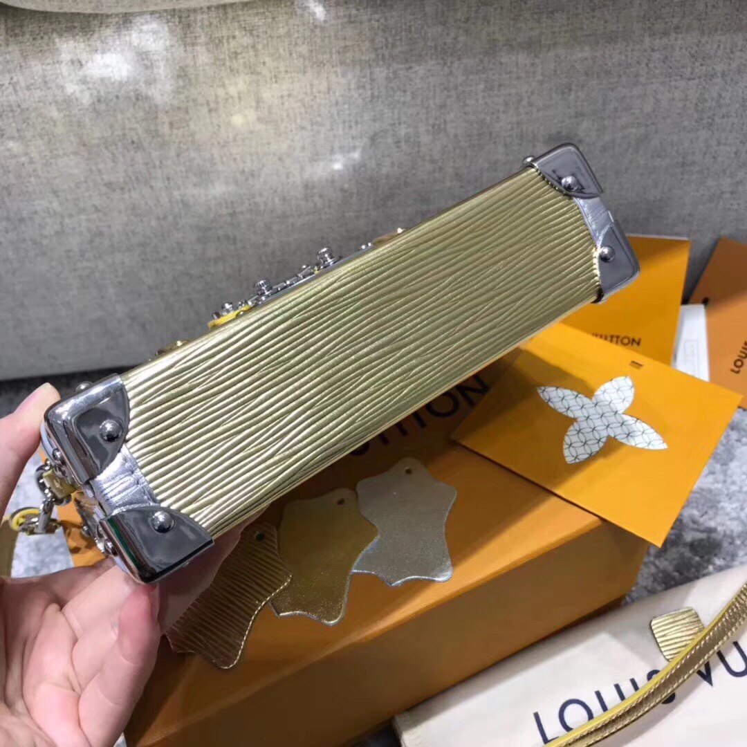 z952765258599_011bd4d115698d22e88809cef19c315a