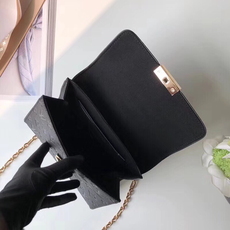 z954475036751_8d92ec9092a7d1e30ff7f7ac7d23dbe2