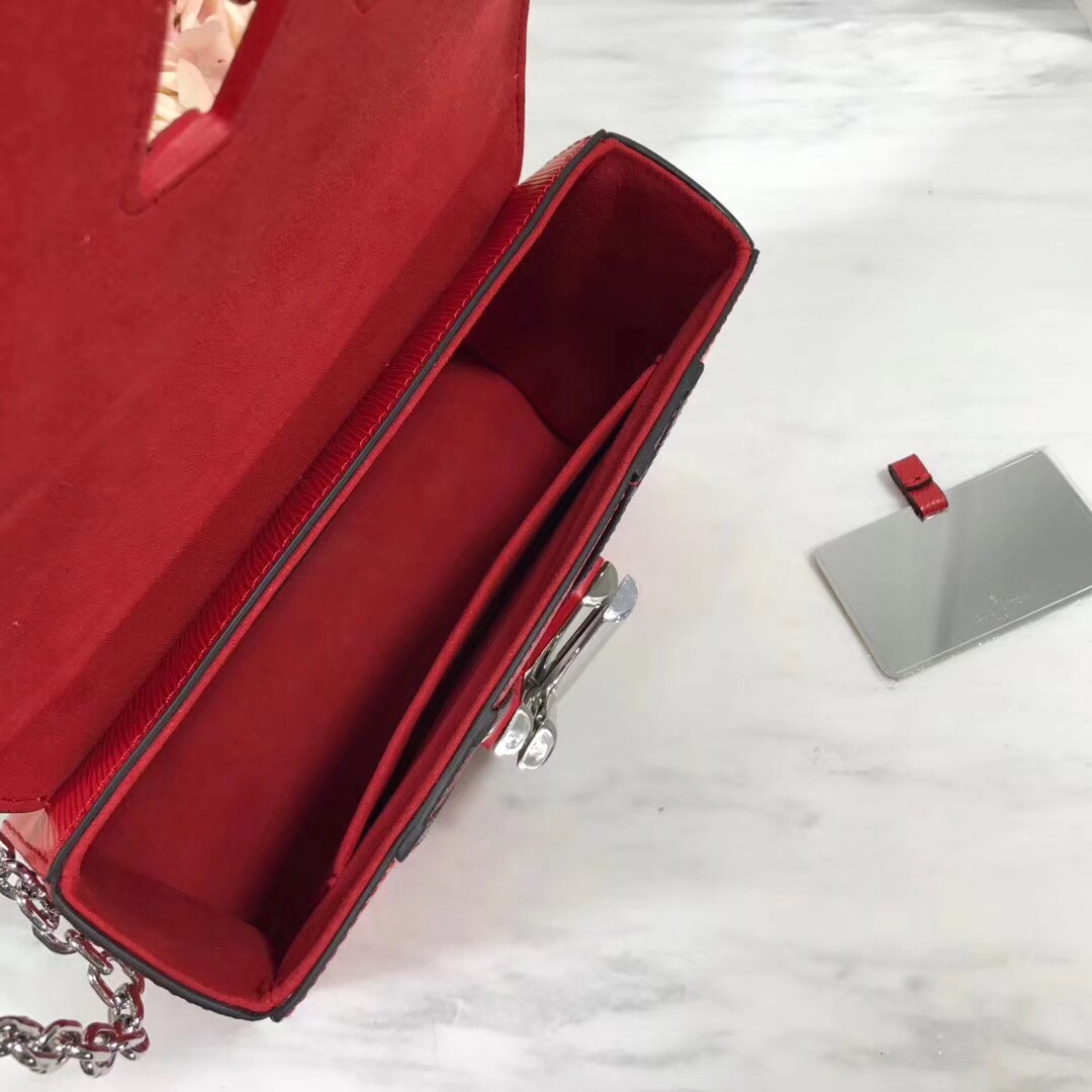 z955509261128_52b4174bc5a9c31f74d21a3a2a2d8402