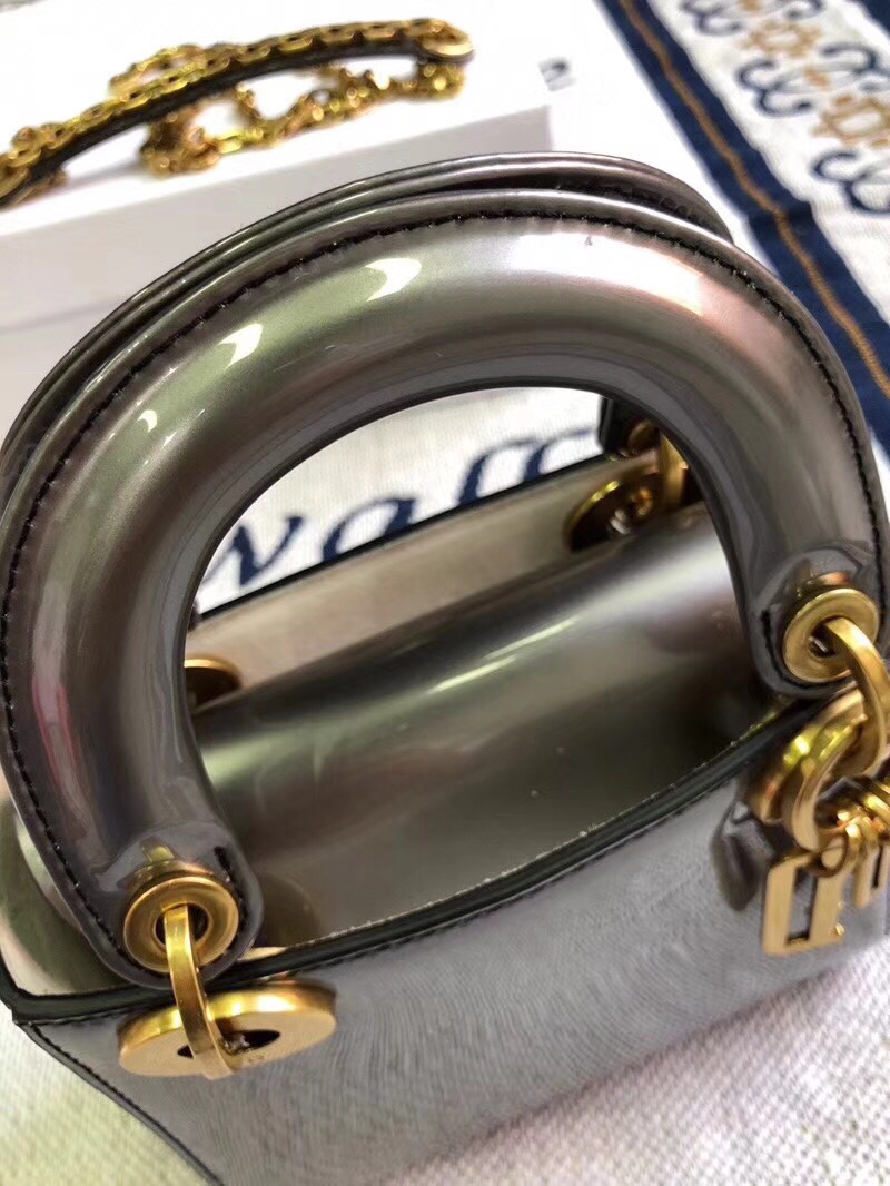 z957500176556_1de806dc7054bc78a91eedb50230d1c4