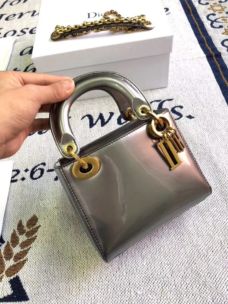 z957500179651_41fb009fb9970fe81504ee14087e94f0